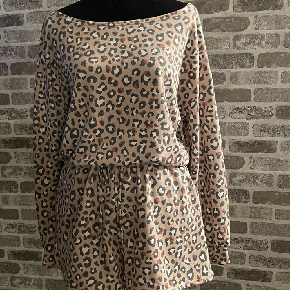 NWT Gilli jumpsuit in adorable animal print